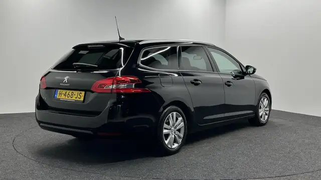 Peugeot 308 view 2