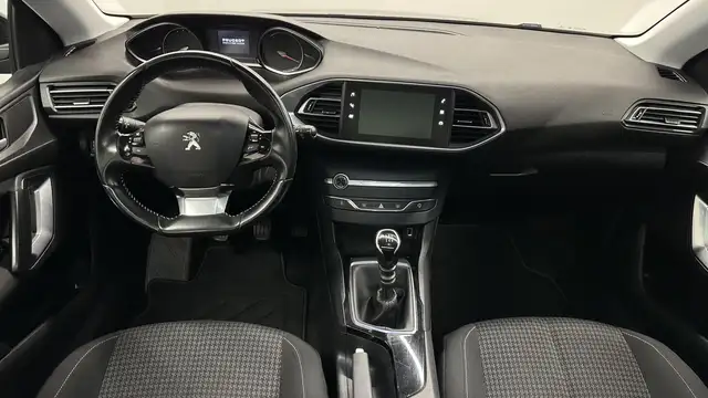 Peugeot 308 view 3
