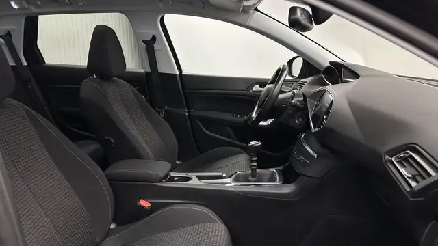 Peugeot 308 view 4