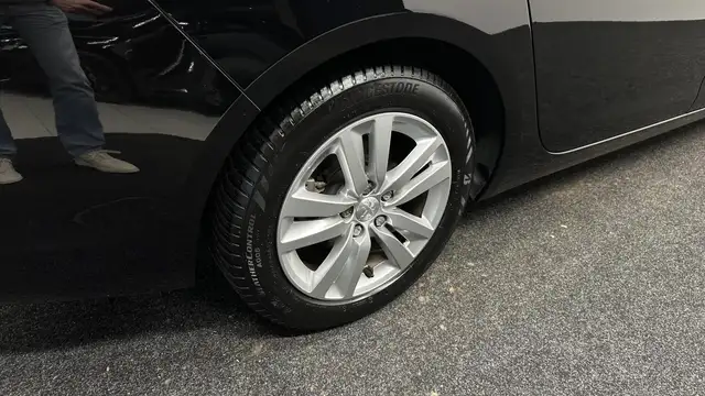 Peugeot 308 view 15