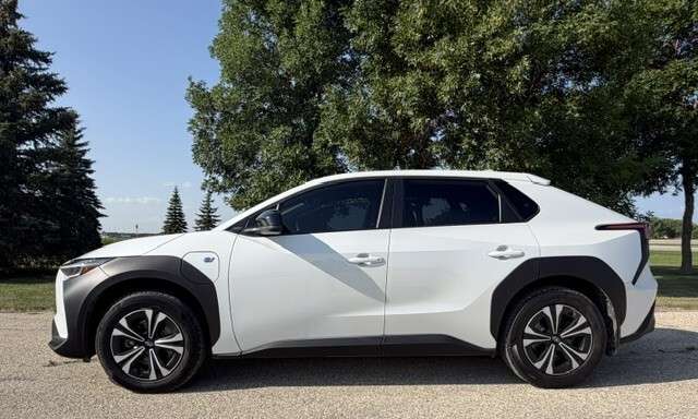 2023 Subaru Solterra AWD EV NO ACCIDENTS | NEW TIRES | $2500 MB REBATE — снимка 1