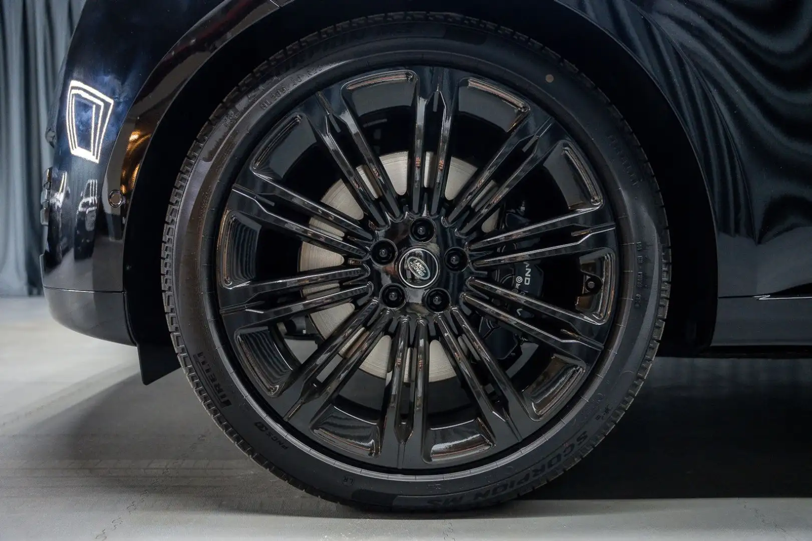 Land Rover Range Rover P530 Autob. LWB Fond-TV 23'' Schwarz - 2