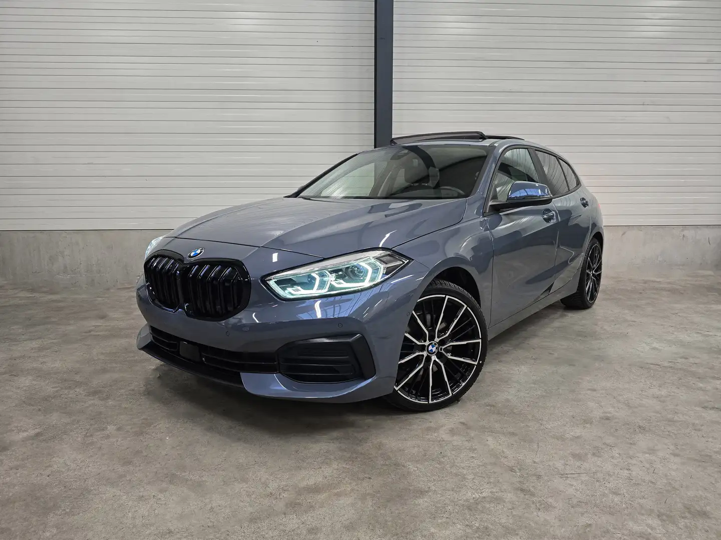 BMW 116 ✖️ AUTO | LED | GPS | TOIT OUVRANT| TVA ✔️ Gris - 1
