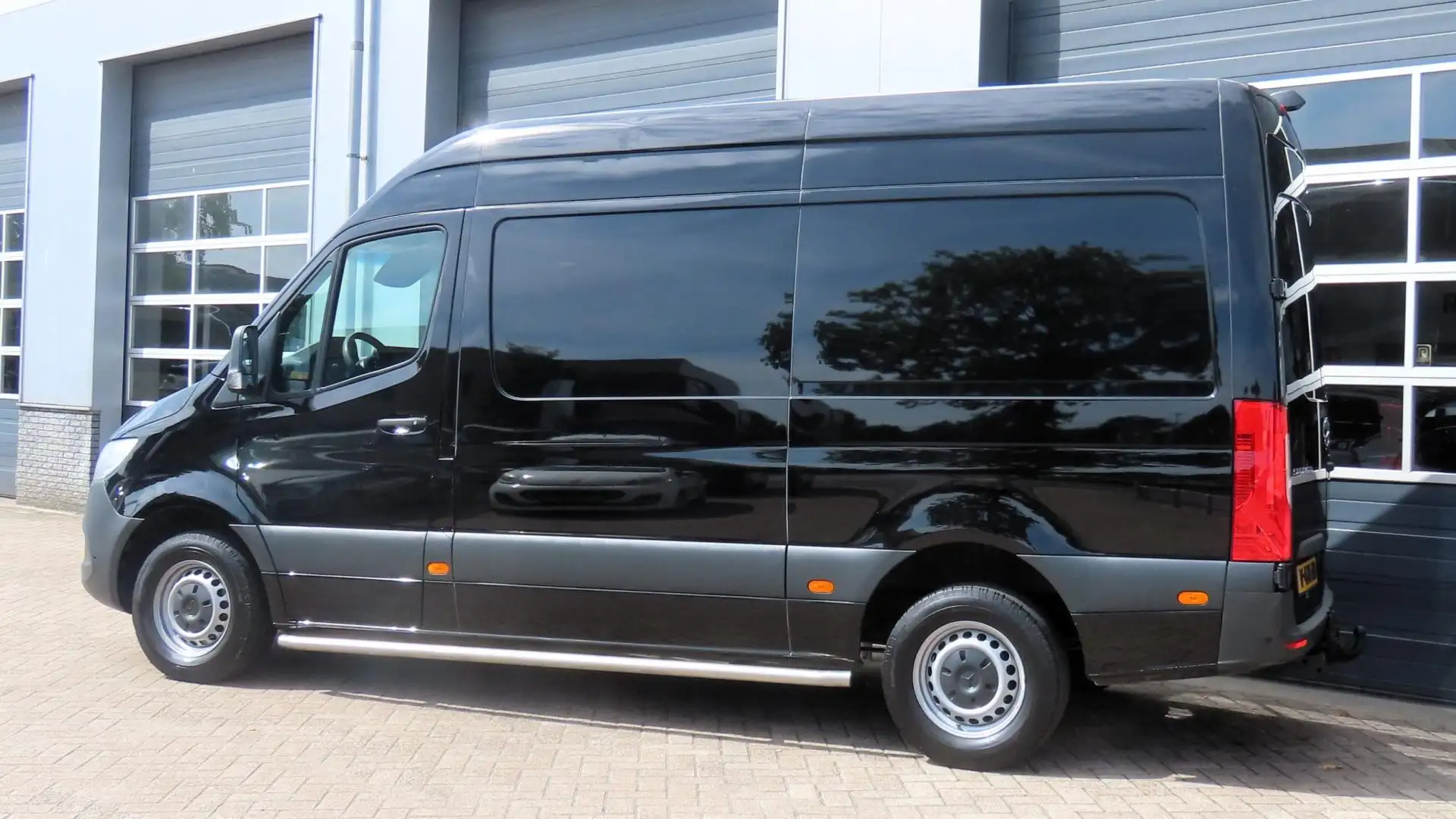 Mercedes-Benz Sprinter 316 2.2 CDI L2H1 EURO VI-D Zwart - 2