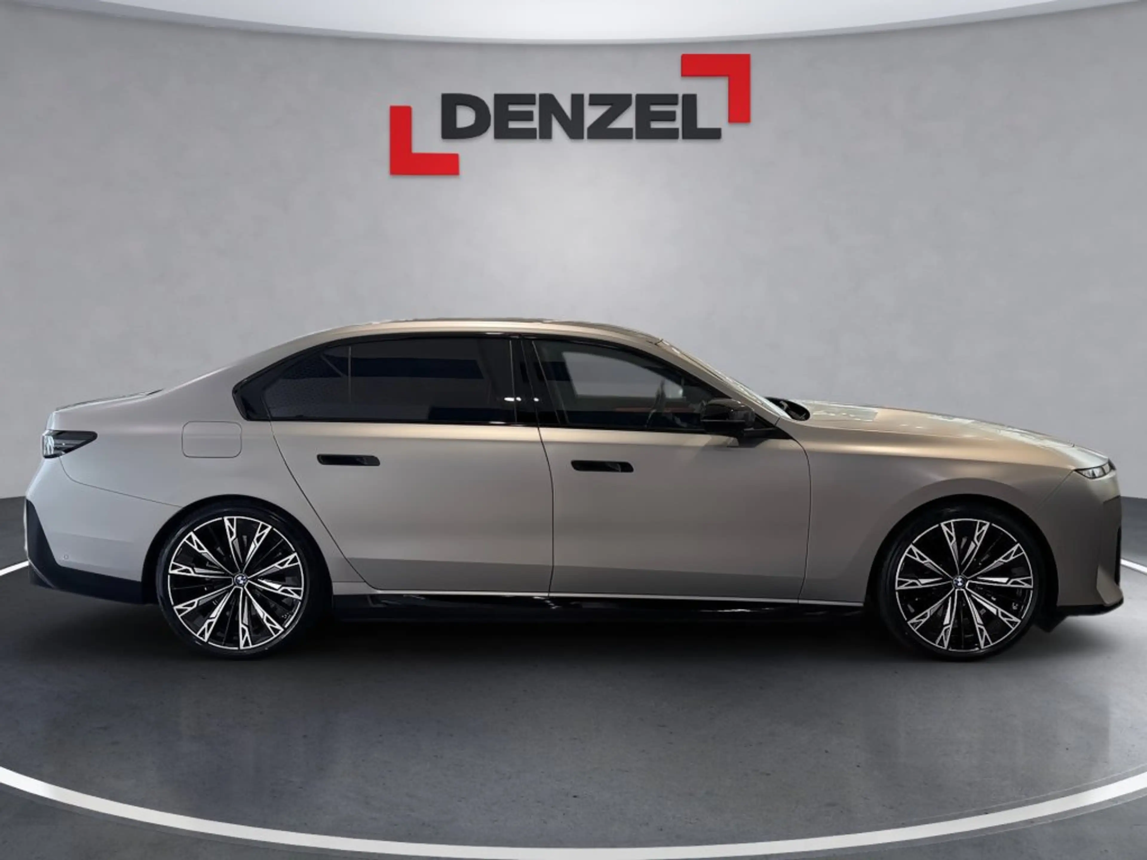 BMW i7 60 xDrive Limousine — photo 5