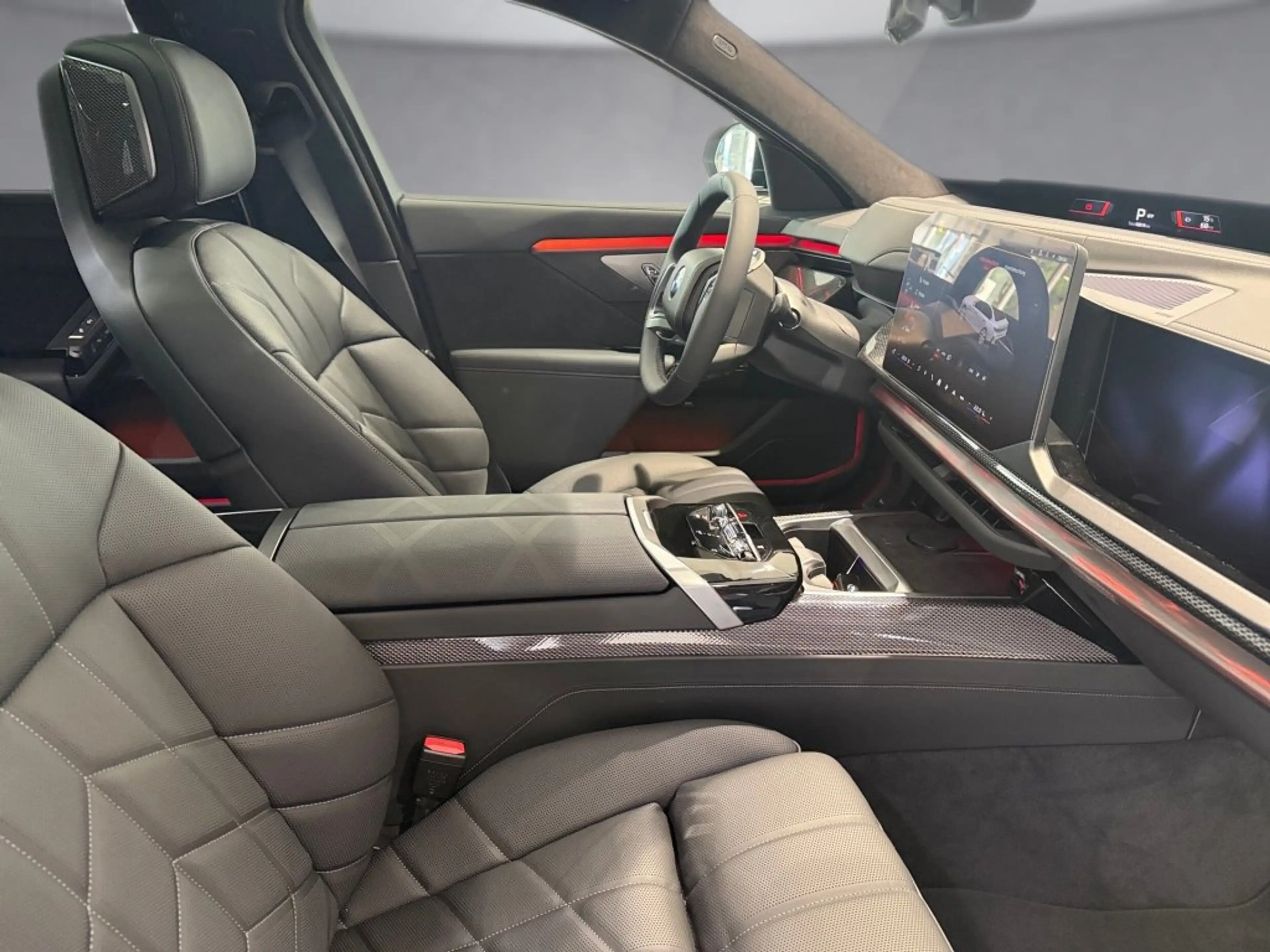 BMW i7 60 xDrive Limousine — photo 11