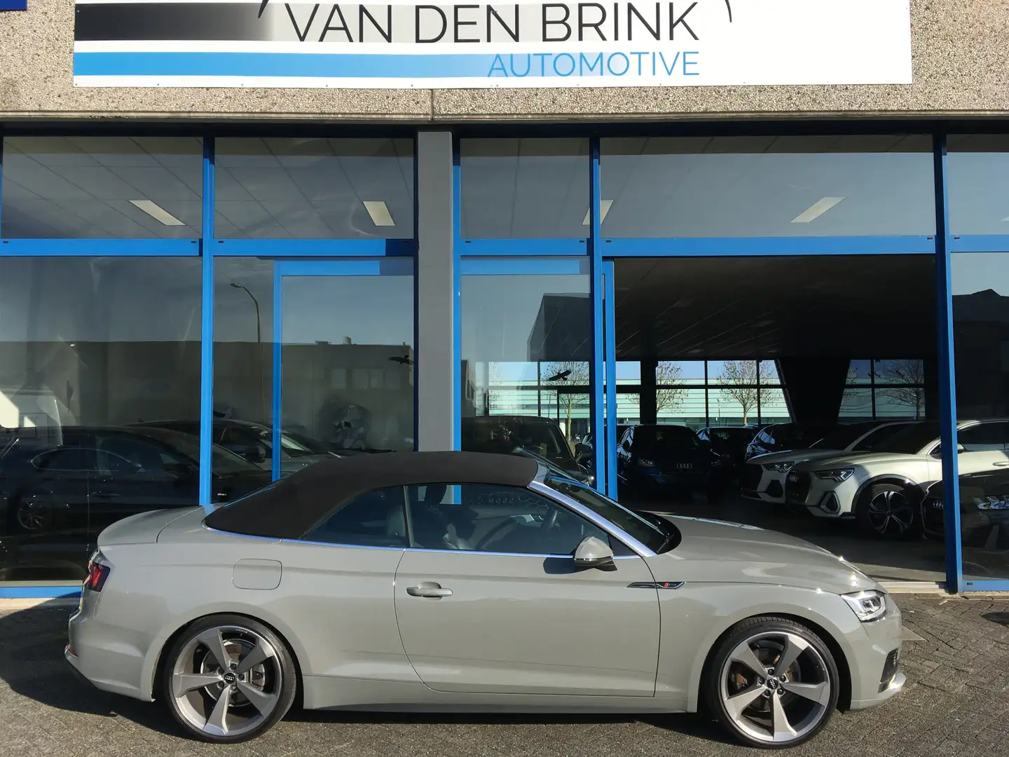 Audi A5 Cabriolet 40 TFSI S-Line Quantum Grey Grijs - 2