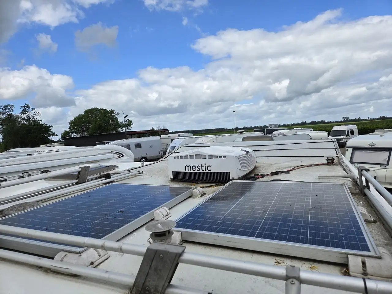 Fiat ducato camper, met zonnepanelen en dakairco, foto 4