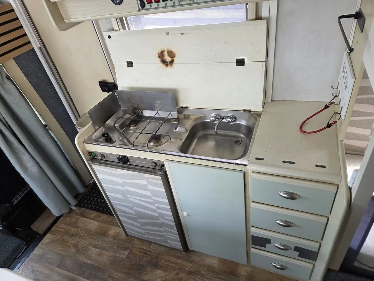 Fiat ducato camper, met zonnepanelen en dakairco, foto 9