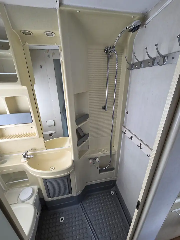 Fiat ducato camper, met zonnepanelen en dakairco, foto 12