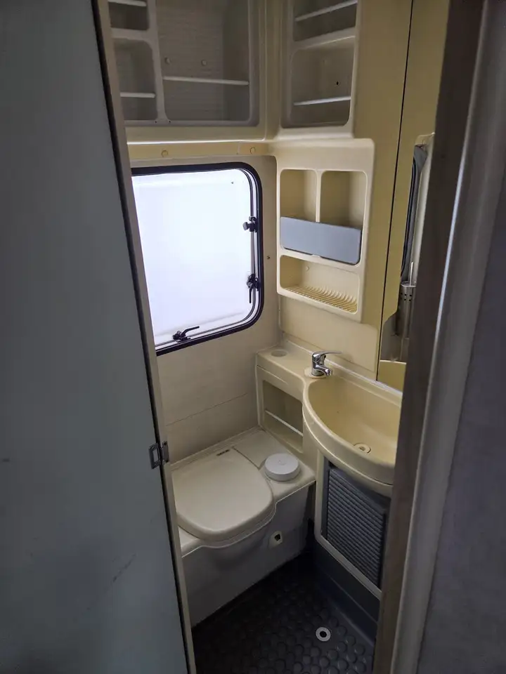 Fiat ducato camper, met zonnepanelen en dakairco, foto 11