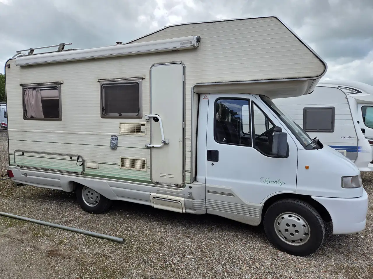 Fiat ducato camper, met zonnepanelen en dakairco, foto 2