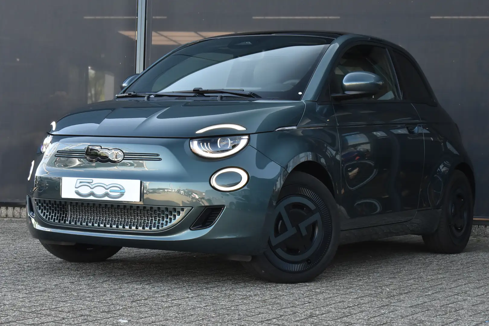 Fiat 500e Giorgio Armani Edition 42 kWh 3 Fase | Vol-Leder | Groen - 1