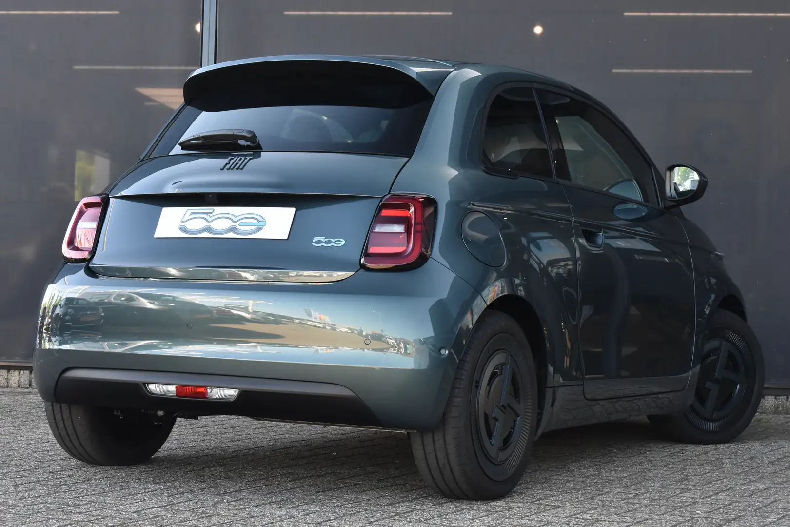 Fiat 500e Giorgio Armani Edition 42 kWh 3 Fase | Vol-Leder | Groen - 2