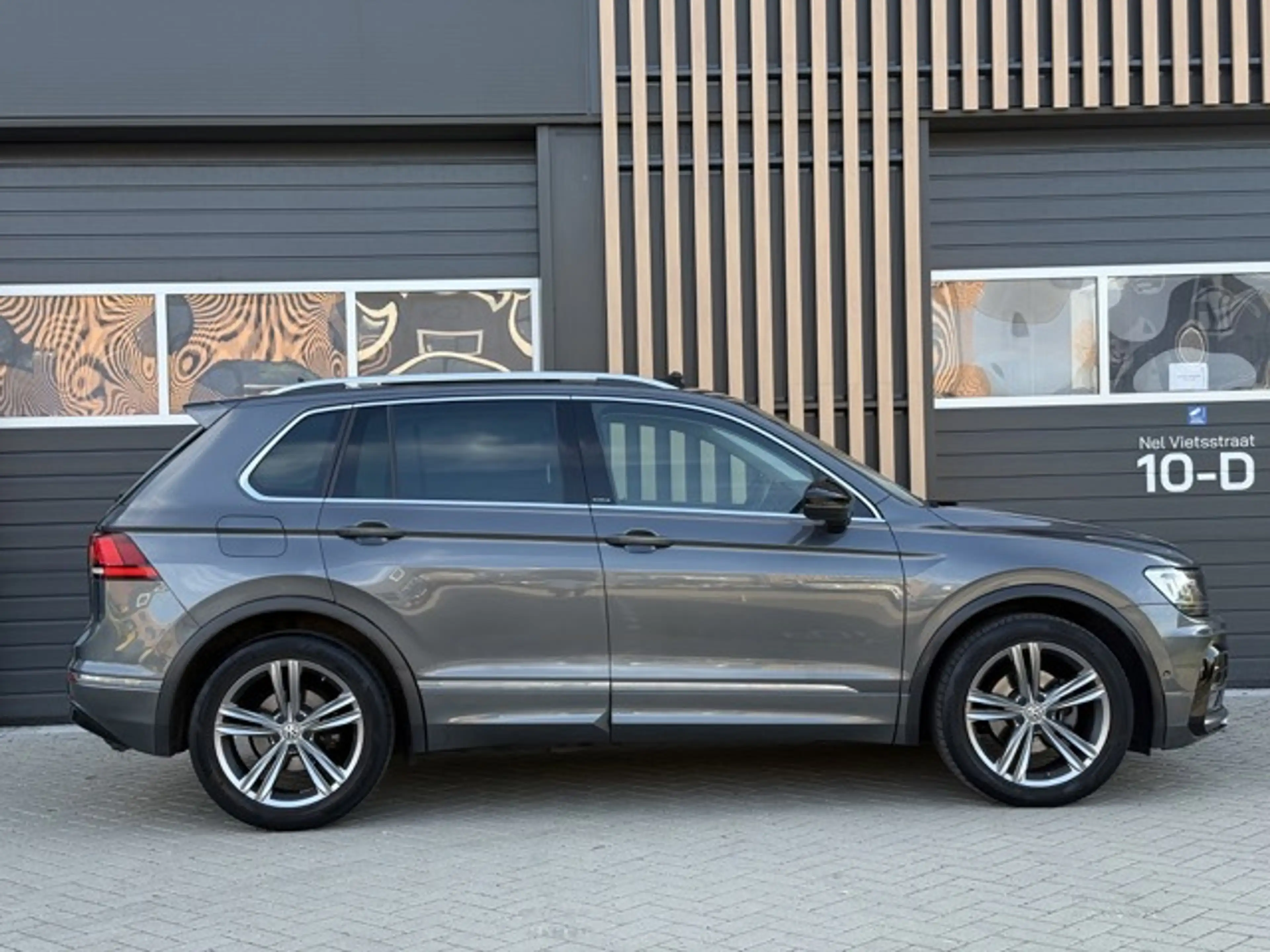 Volkswagen Tiguan R-Line 1.5 / PANO / DSG / IQ DRIVE / VOL! — photo 7