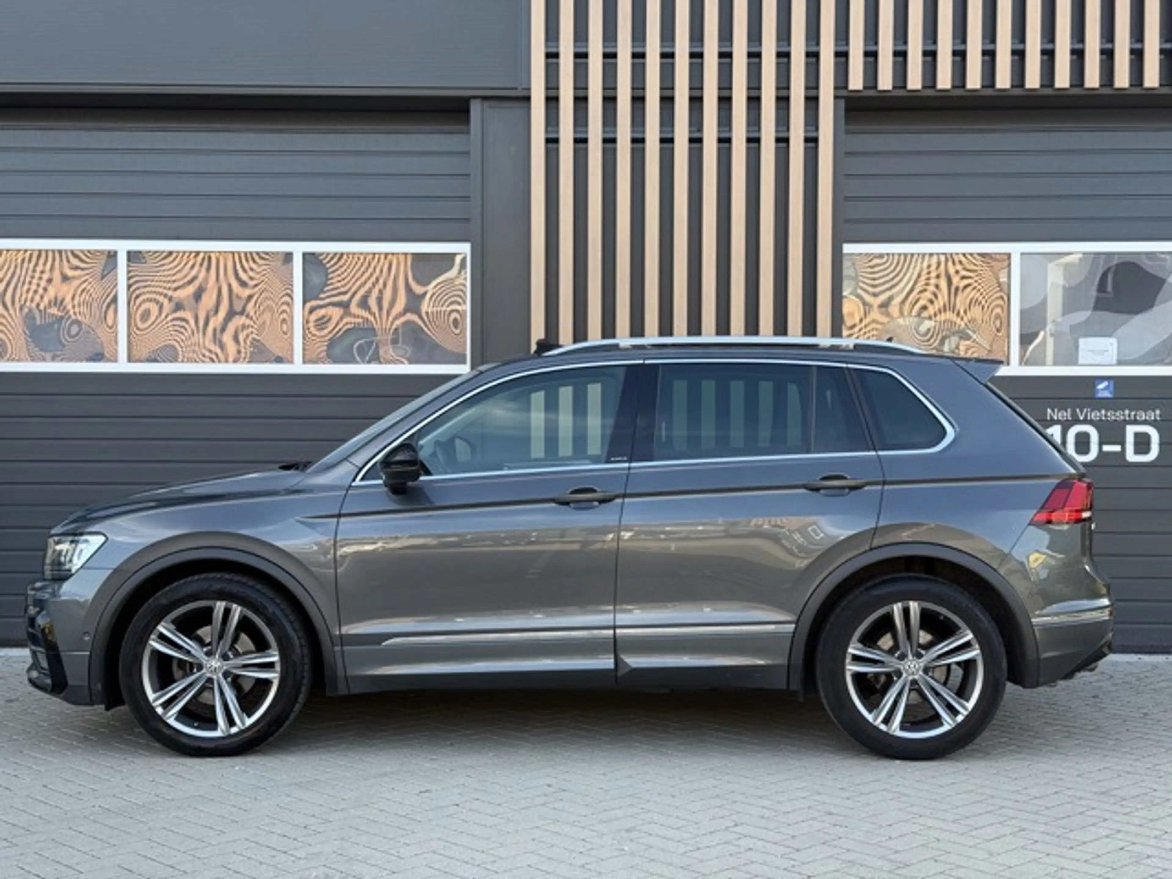Volkswagen Tiguan R-Line 1.5 / PANO / DSG / IQ DRIVE / VOL! — photo 8