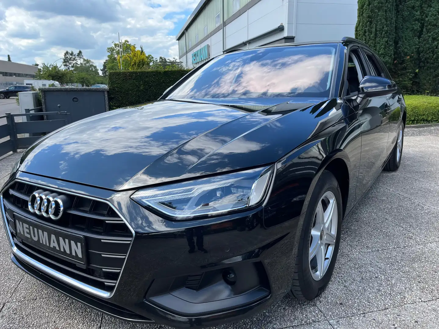 Audi A4 30 TDI basis Schwarz - 2