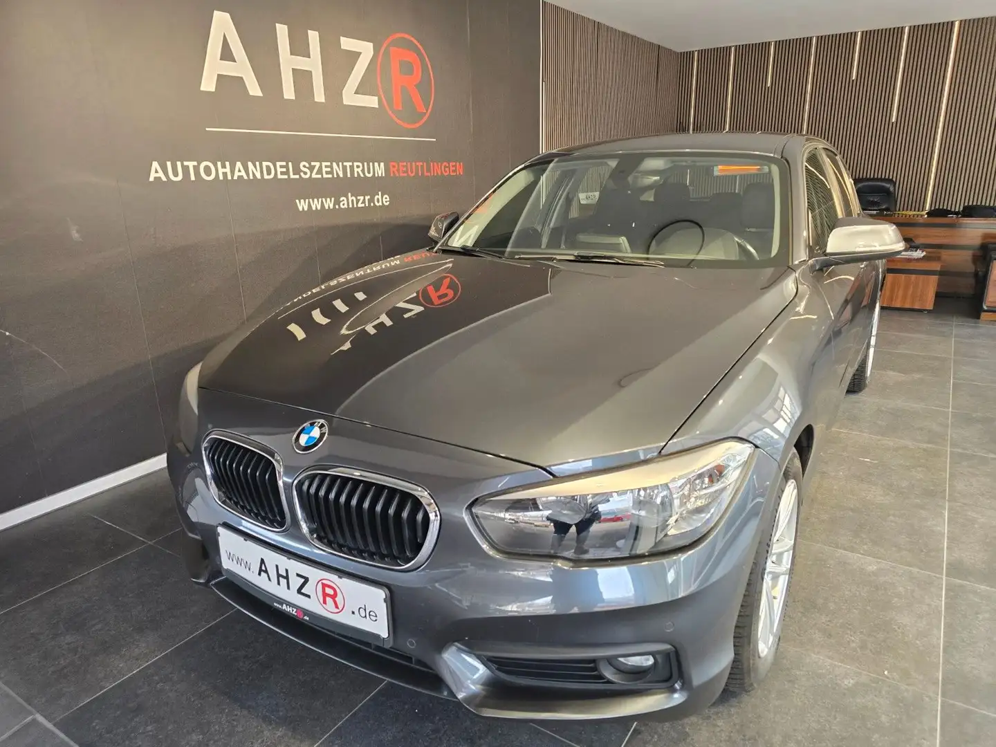BMW 116 5-trg. 116 I Advantage*NAVI*TEMPO*SHZ*LED* Grau - 1