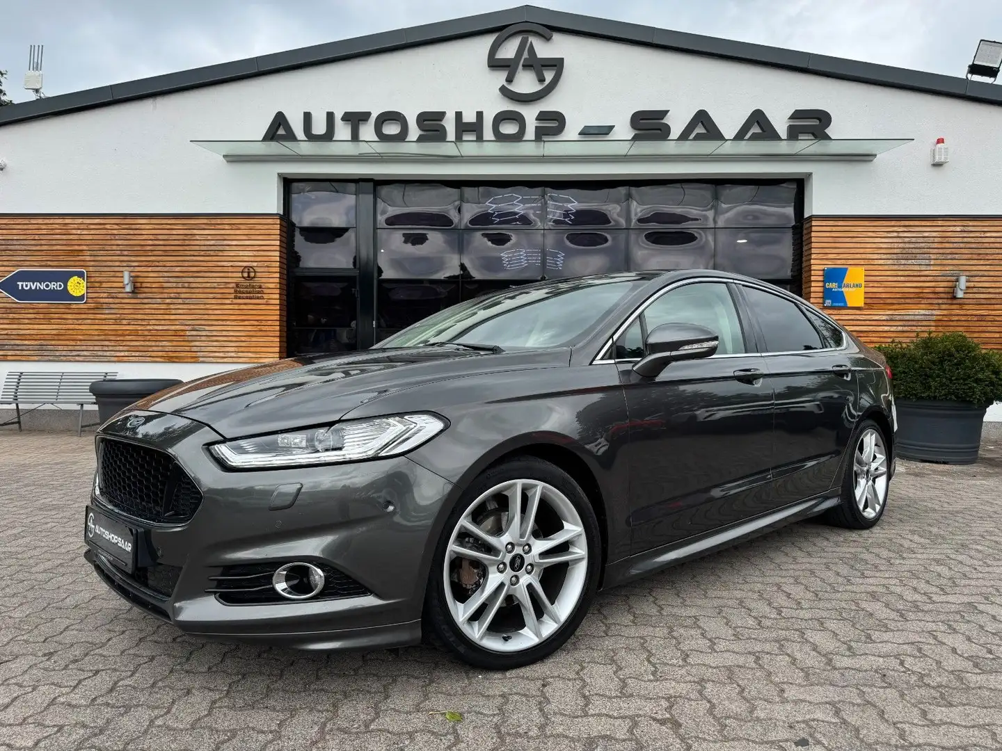 Ford Mondeo Lim. Titanium Panorama/Navi/Leder/Led/19" Grau - 1