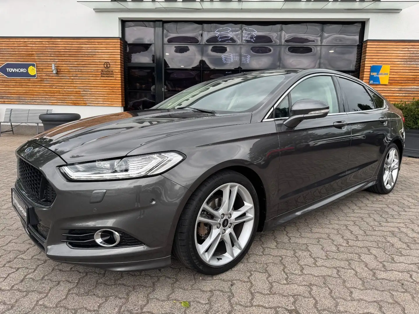 Ford Mondeo Lim. Titanium Panorama/Navi/Leder/Led/19" Grau - 2