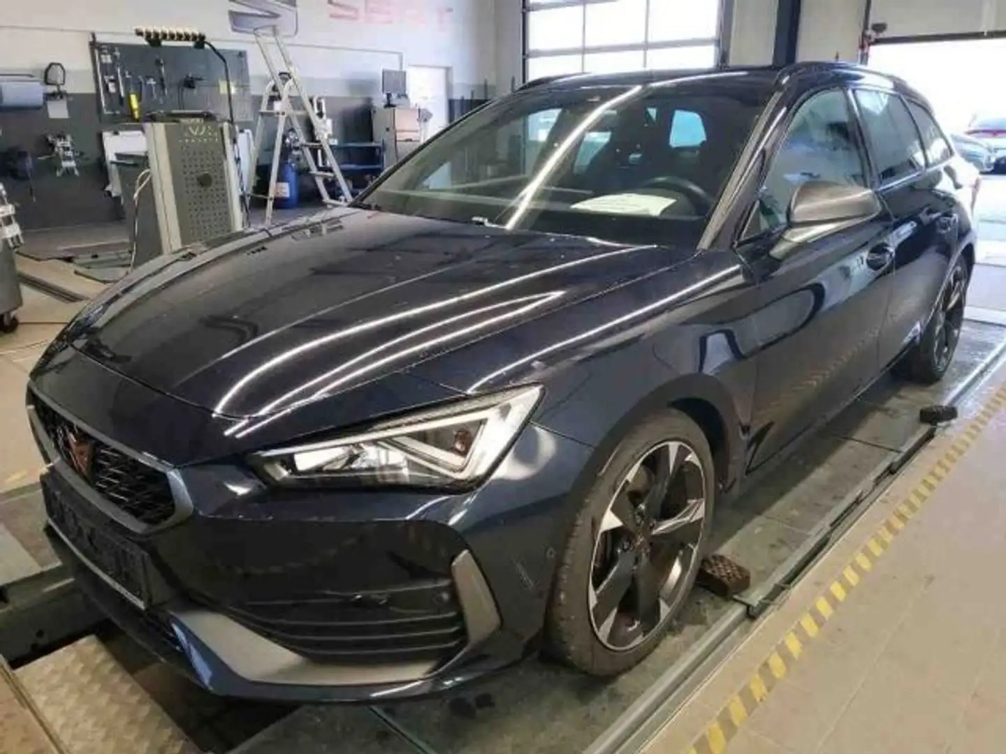 CUPRA Leon ST 2.0 TSI DSG LED+NAVI+ACC+DCC+APP+SHZ+RFK Blau - 2