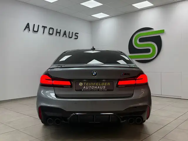 BMW M5 view 4