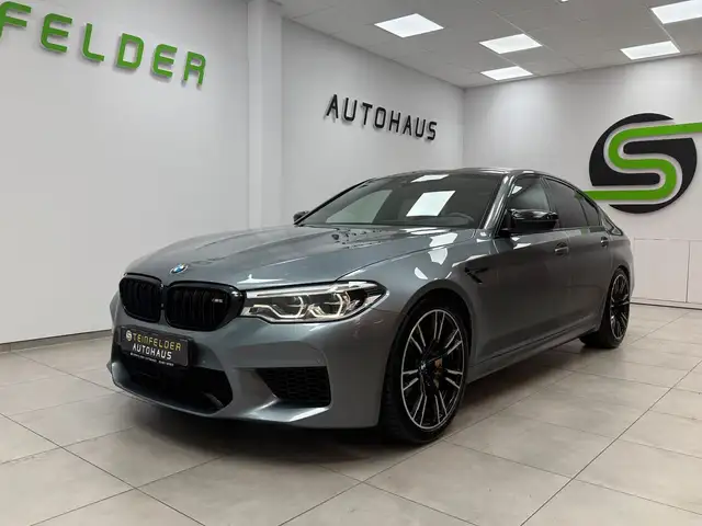 BMW M5 view 3