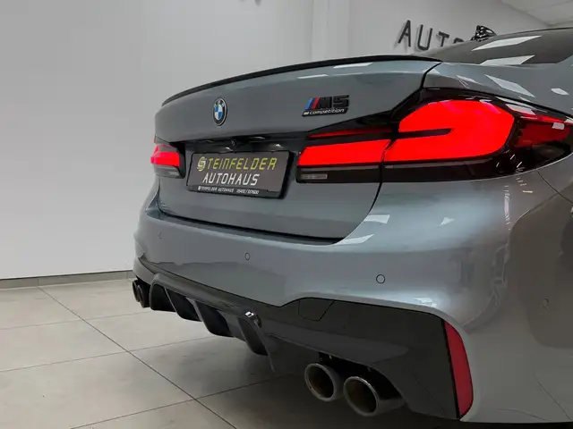 BMW M5 view 6