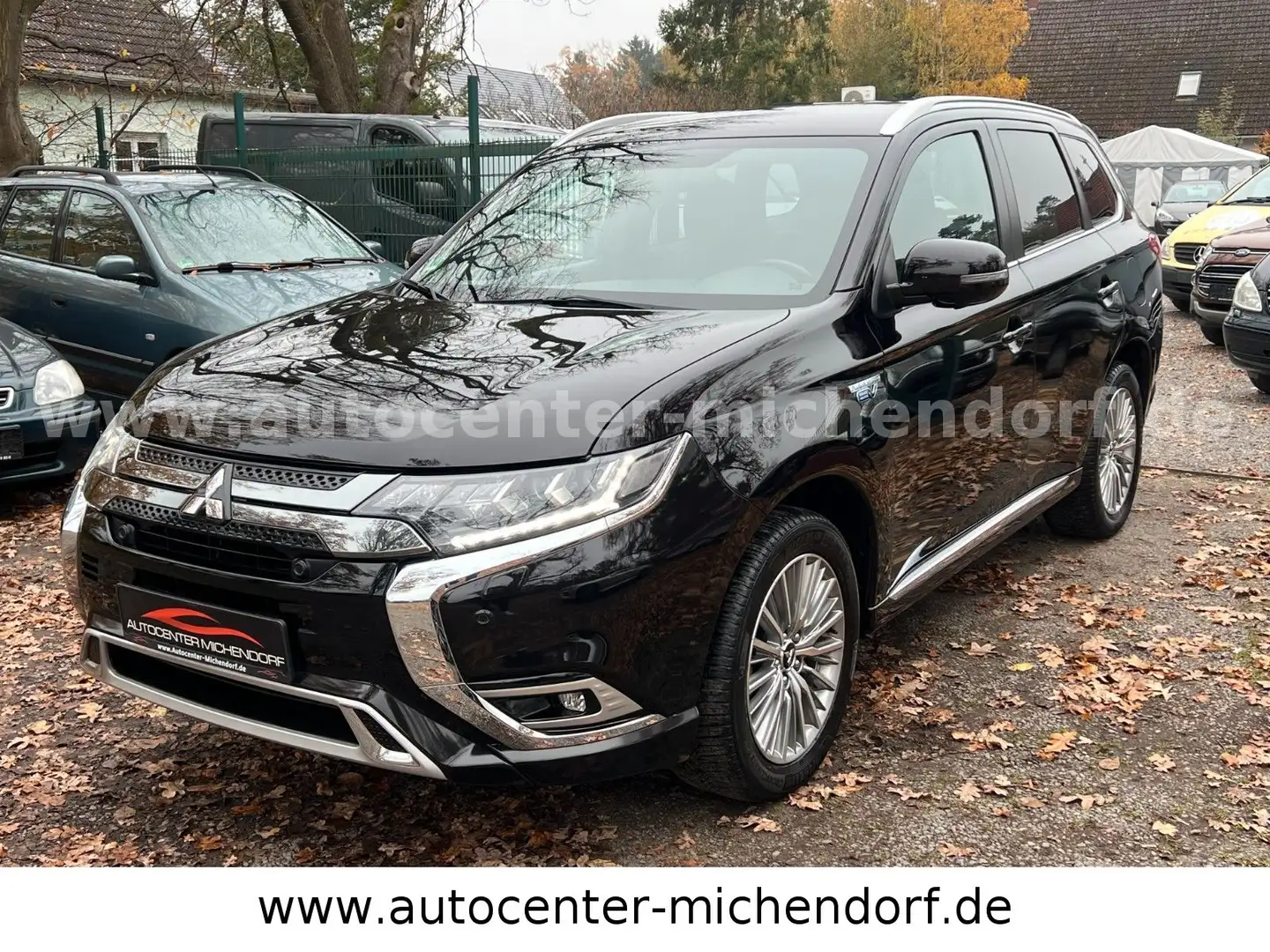 Mitsubishi Outlander PHEV Plus Spirit 4WD Schwarz - 1