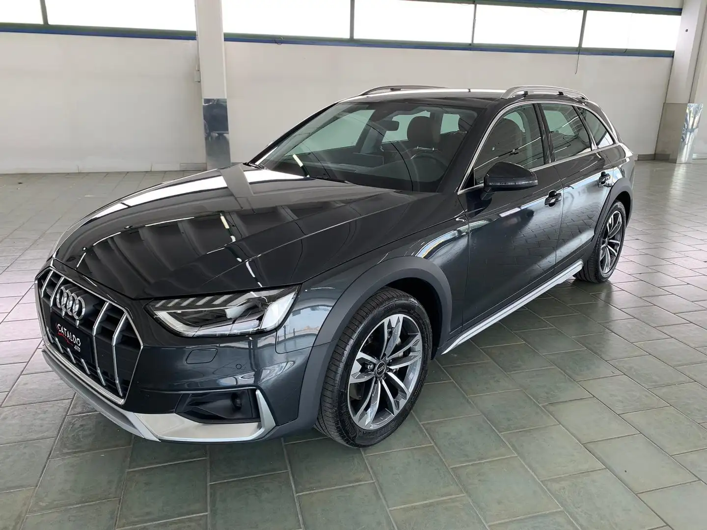 Audi A4 allroad Allroad 4 40 2.0tdi mhev Identity Contrast s-tron Gris - 1