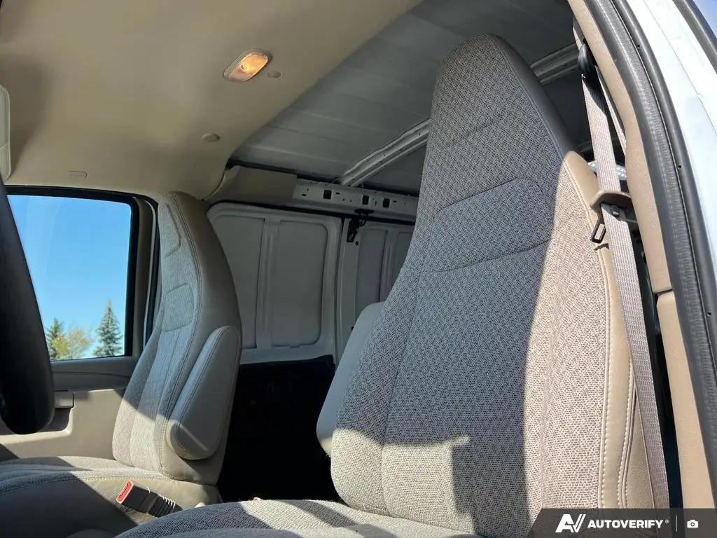 Chevrolet Express 2500 2025 photo 3