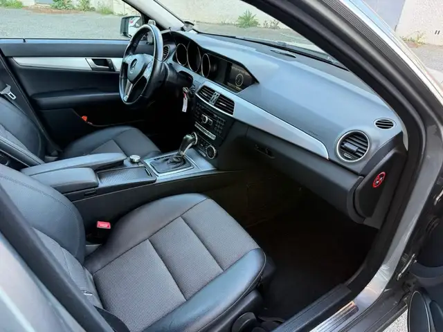 Mercedes-Benz C-Class view 11