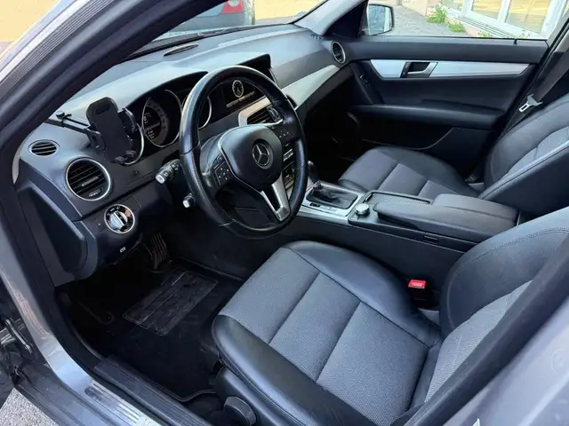 Mercedes-Benz C-Class view 9