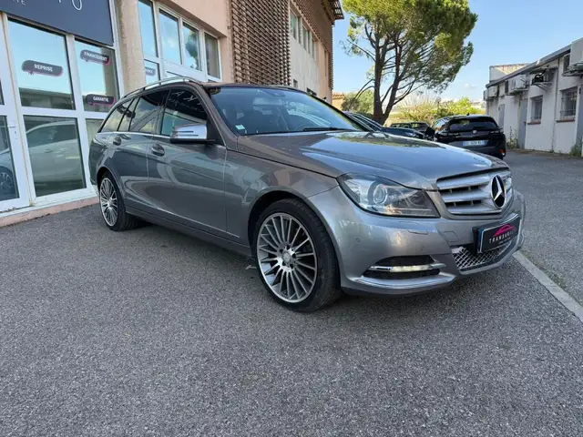 Mercedes-Benz C-Class view 3