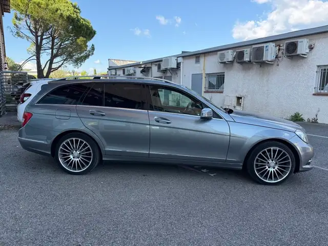 Mercedes-Benz C-Class view 4