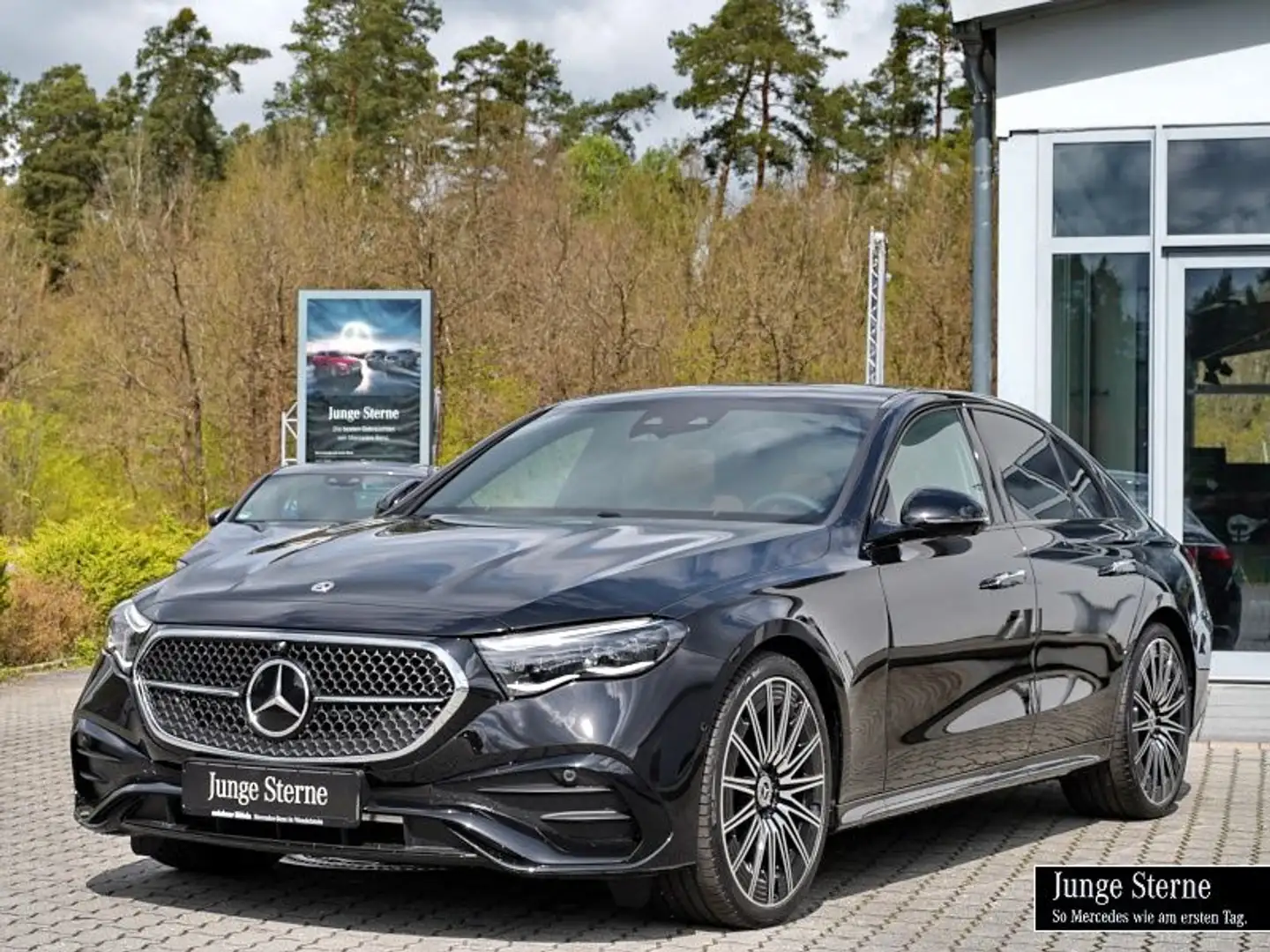 Mercedes-Benz E 200 4M AMG-PP BURMESTER+HUD+DISTRO+NIGHT+360°+ Zwart - 2