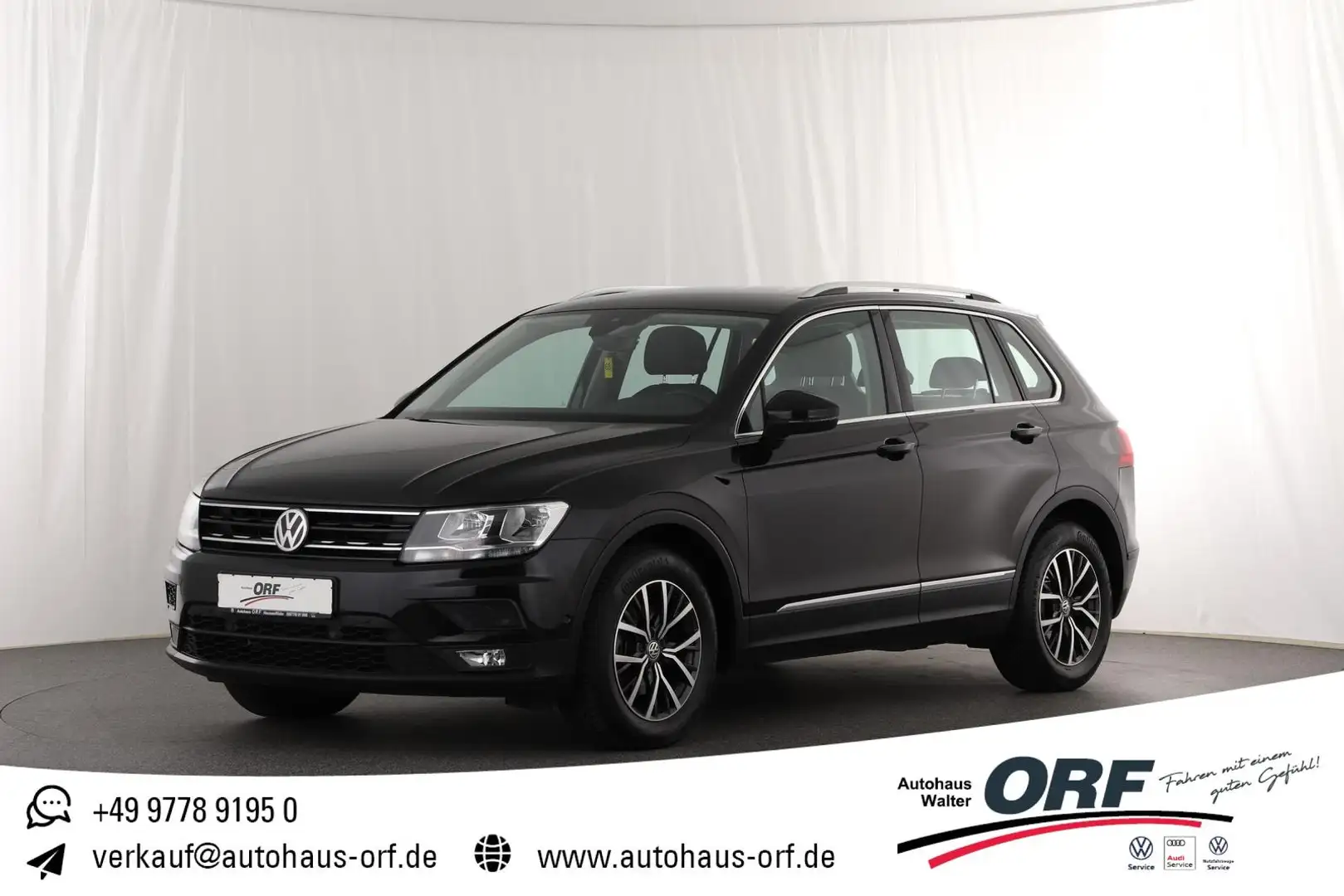 Volkswagen Tiguan 2.0 TDI Comfortline DSG AHK ACC NAVI KAMERA ALU 17 Zwart - 1