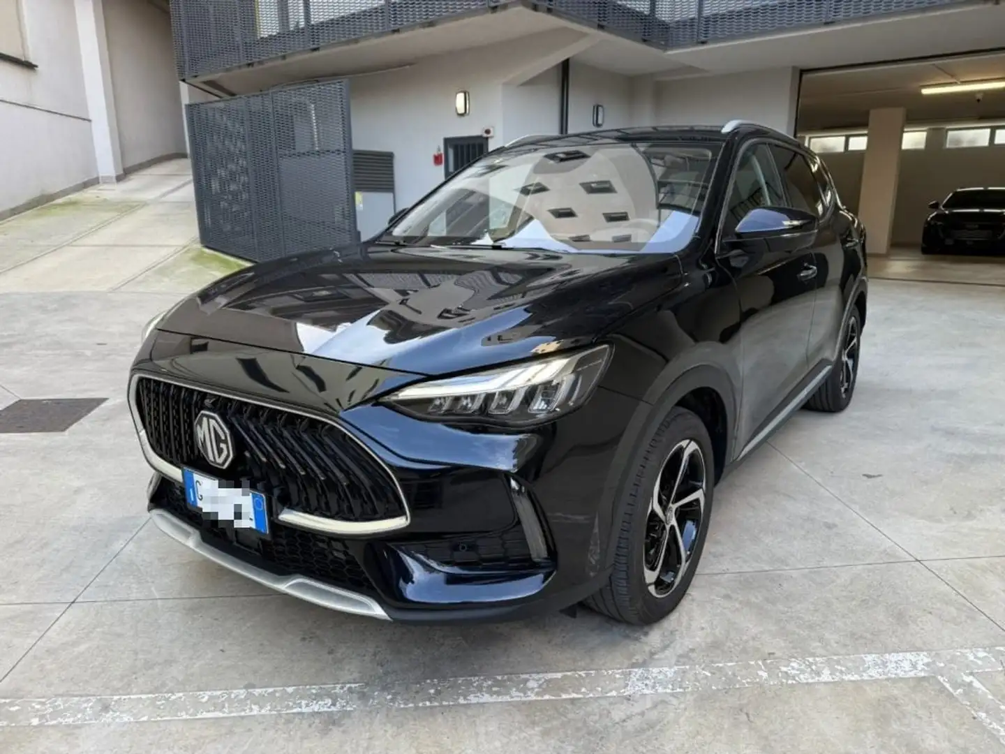 MG HS 1.5T AT Luxury Nero - 1