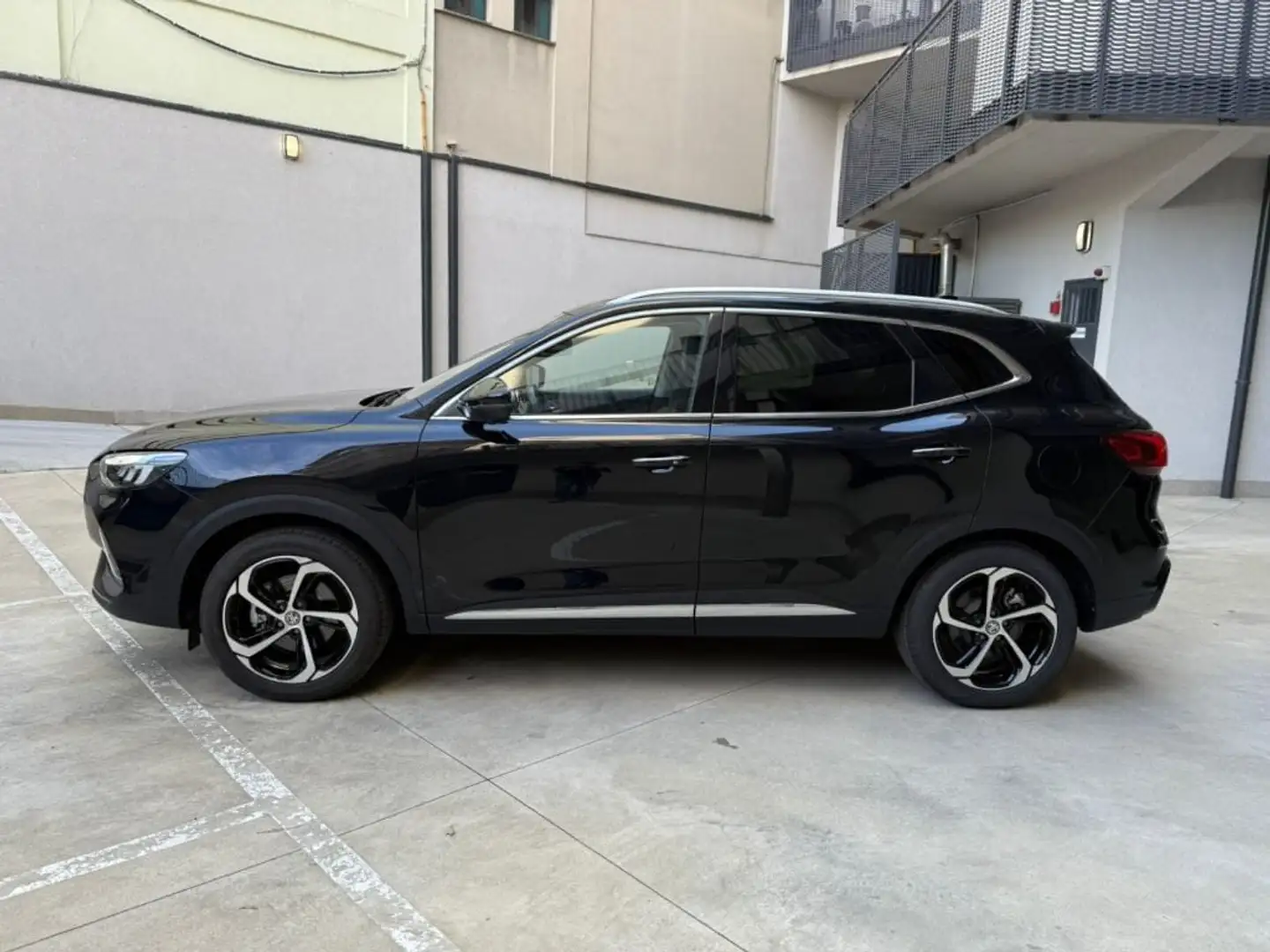 MG HS 1.5T AT Luxury Nero - 2