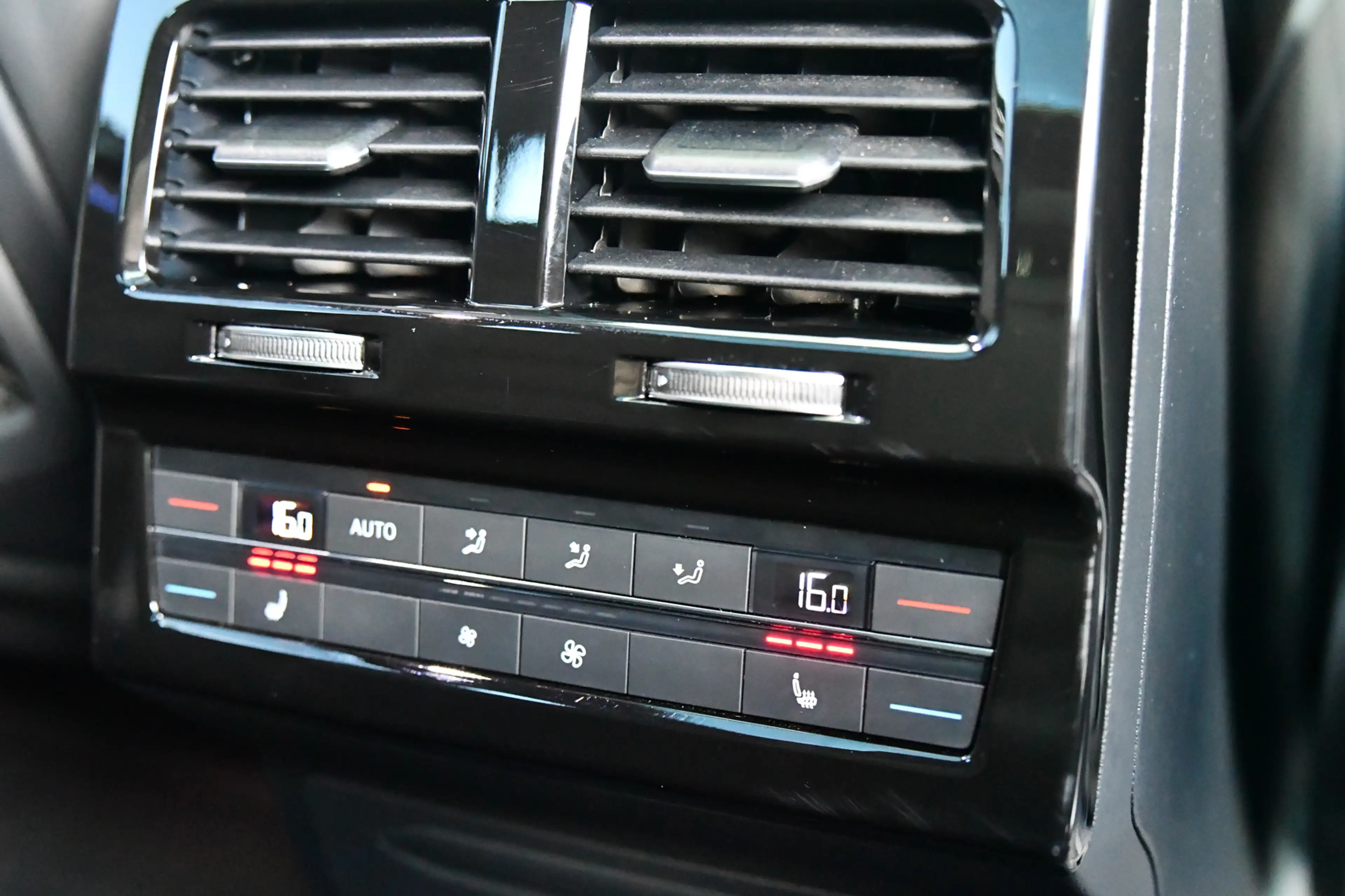Volkswagen Touareg 3.0 TSi eHybrid 4MOTION R-Line, Nachtzicht, Massag — photo 19