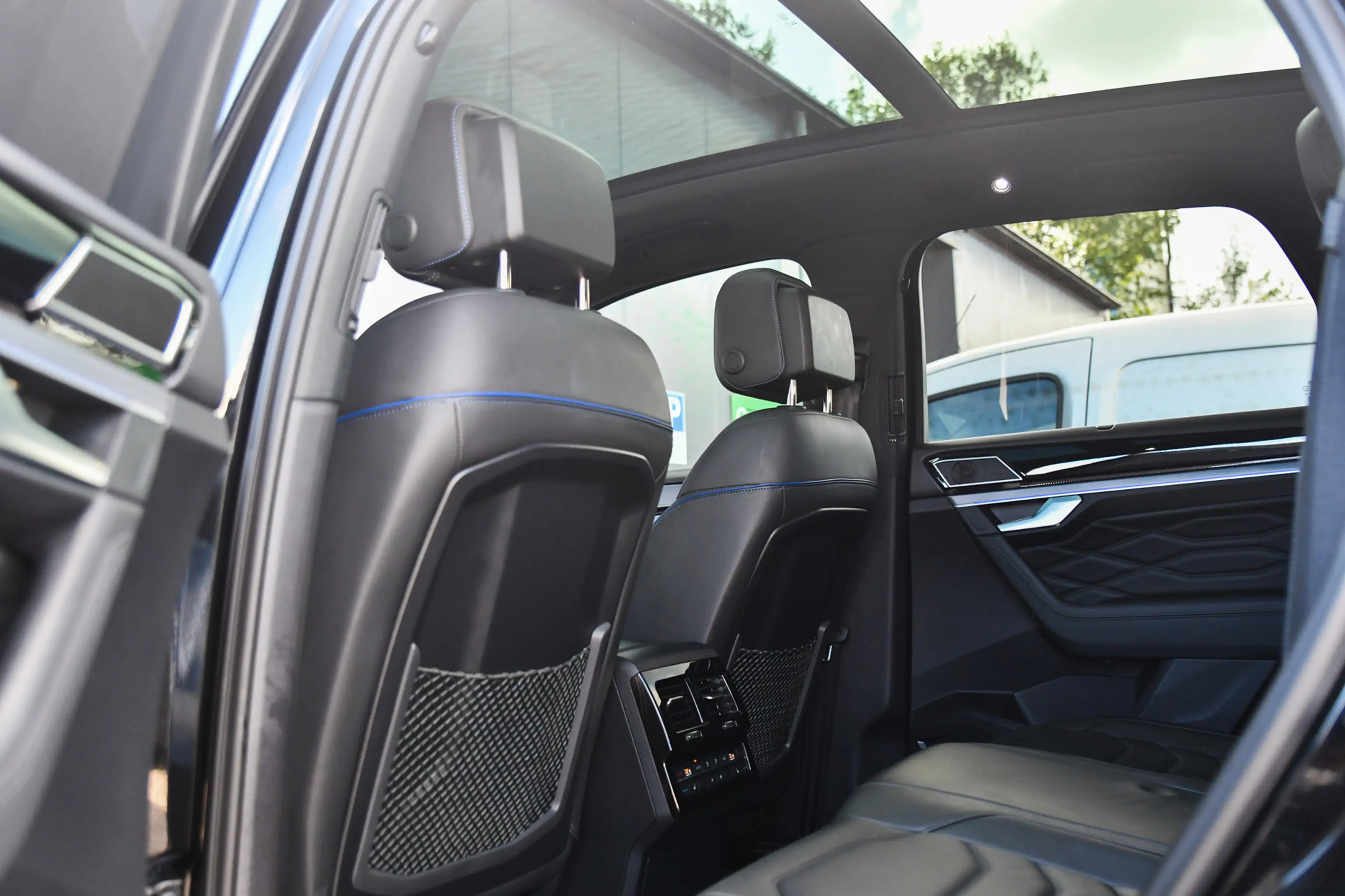 Volkswagen Touareg 3.0 TSi eHybrid 4MOTION R-Line, Nachtzicht, Massag — photo 13