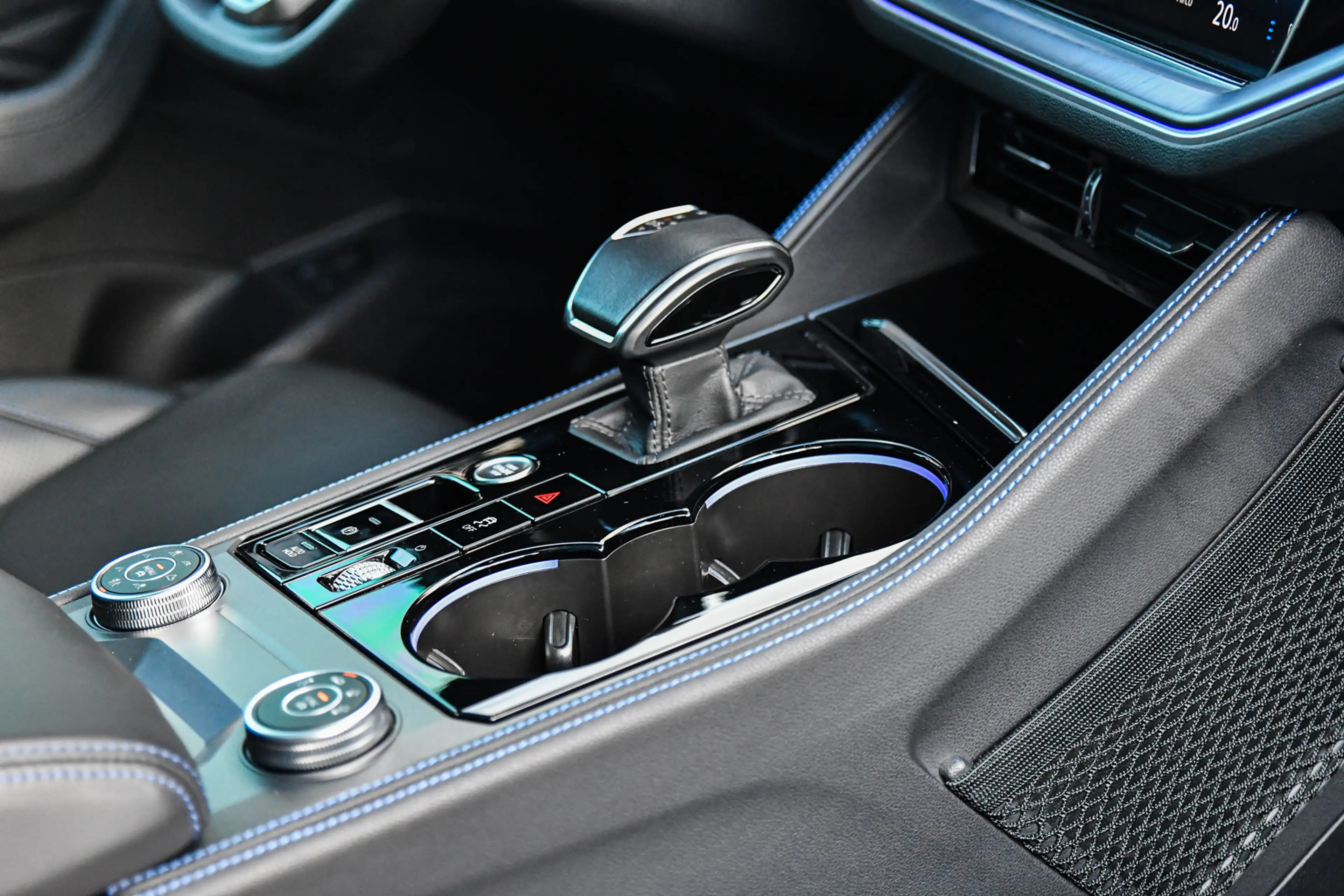 Volkswagen Touareg 3.0 TSi eHybrid 4MOTION R-Line, Nachtzicht, Massag — photo 23