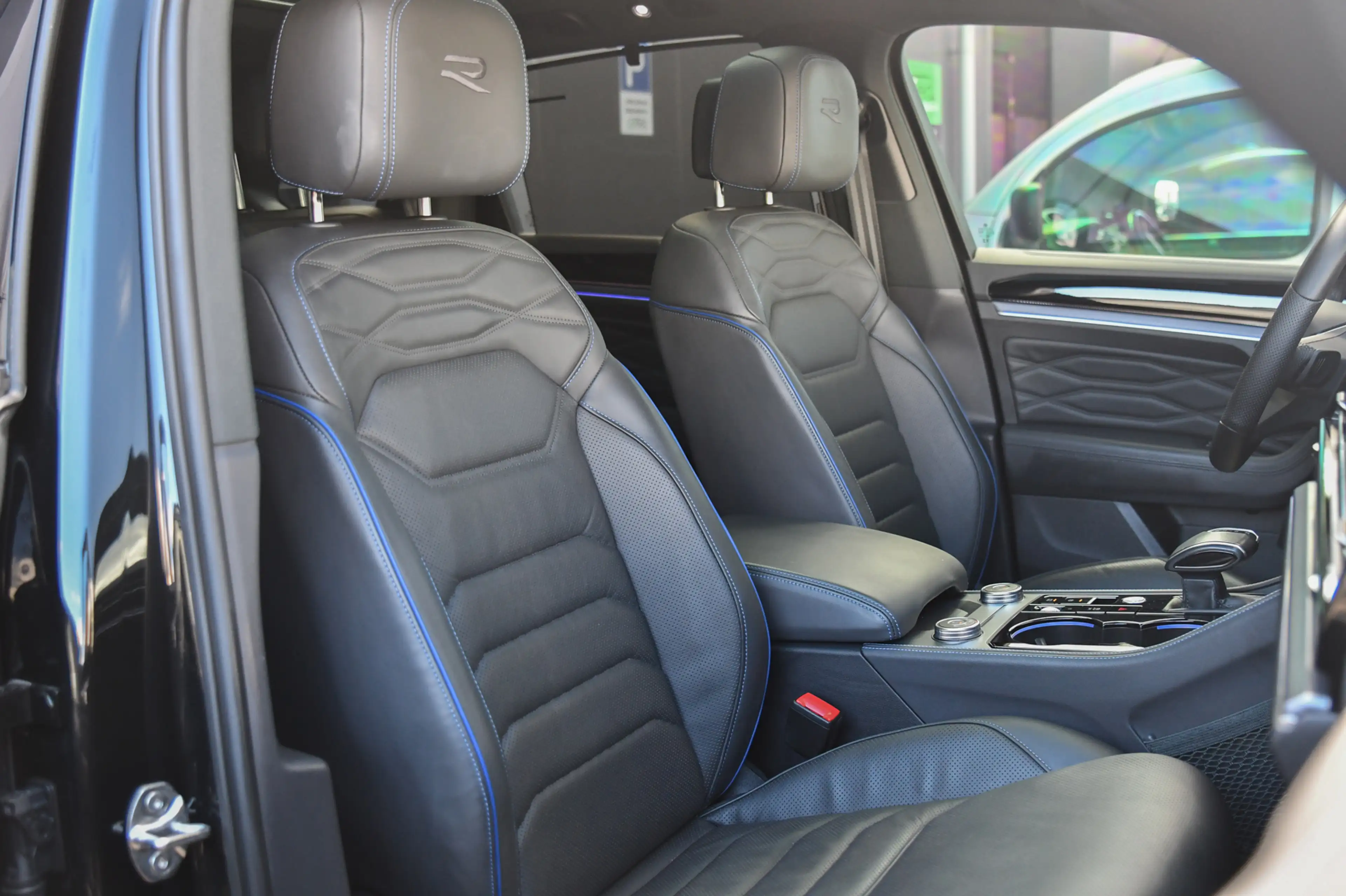 Volkswagen Touareg 3.0 TSi eHybrid 4MOTION R-Line, Nachtzicht, Massag — photo 47
