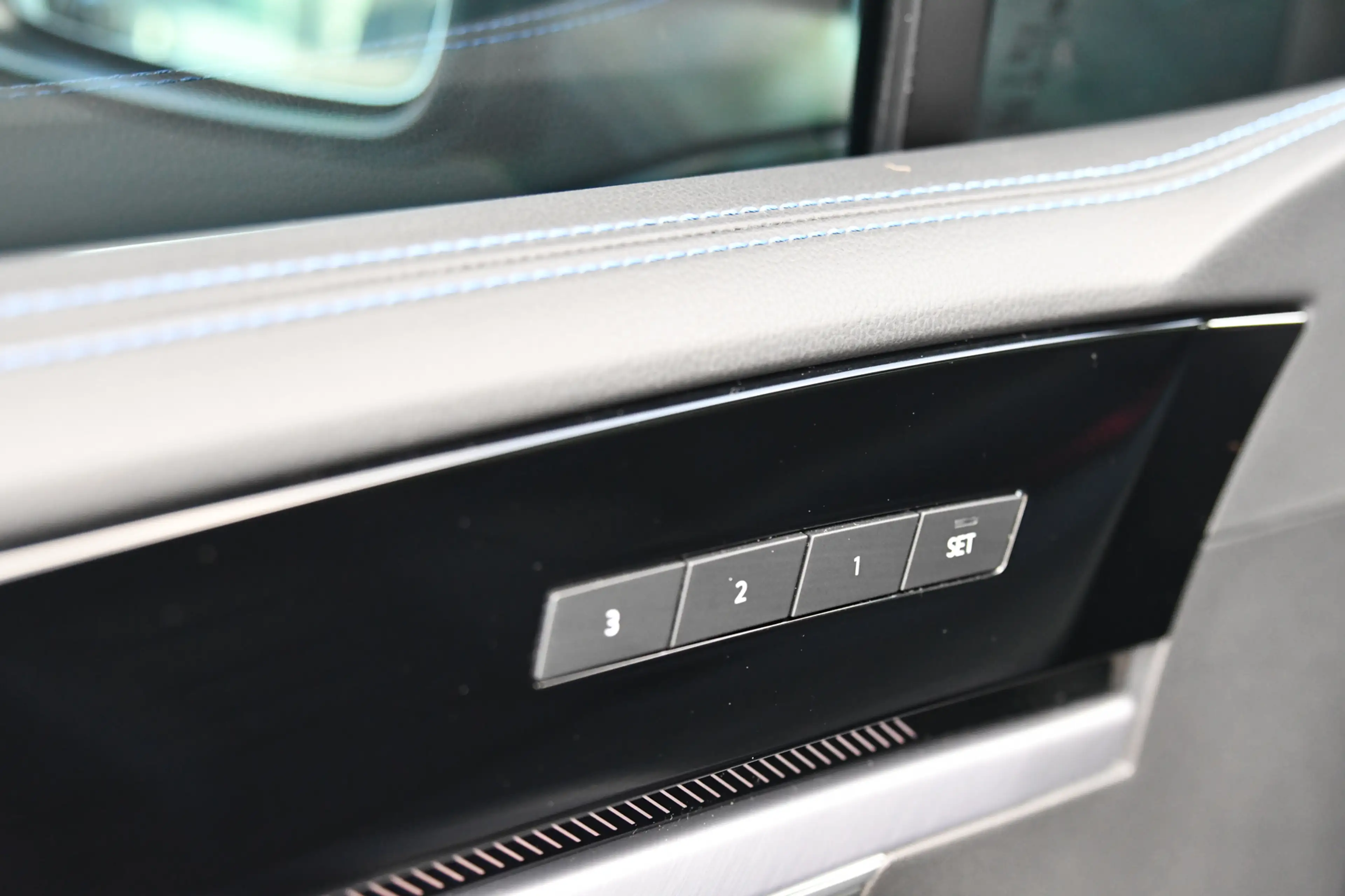 Volkswagen Touareg 3.0 TSi eHybrid 4MOTION R-Line, Nachtzicht, Massag — photo 11