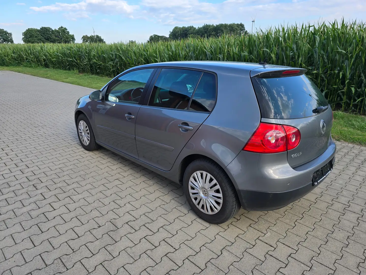 Volkswagen Golf V 1,6 i Lim. 5 türig Automatic Tour Grau - 2