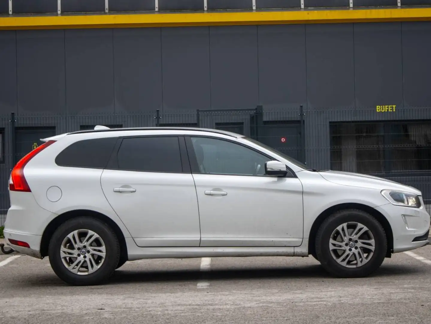 Volvo XC60 XC60 2.0D D4 AWD Momentum Weiß - 1