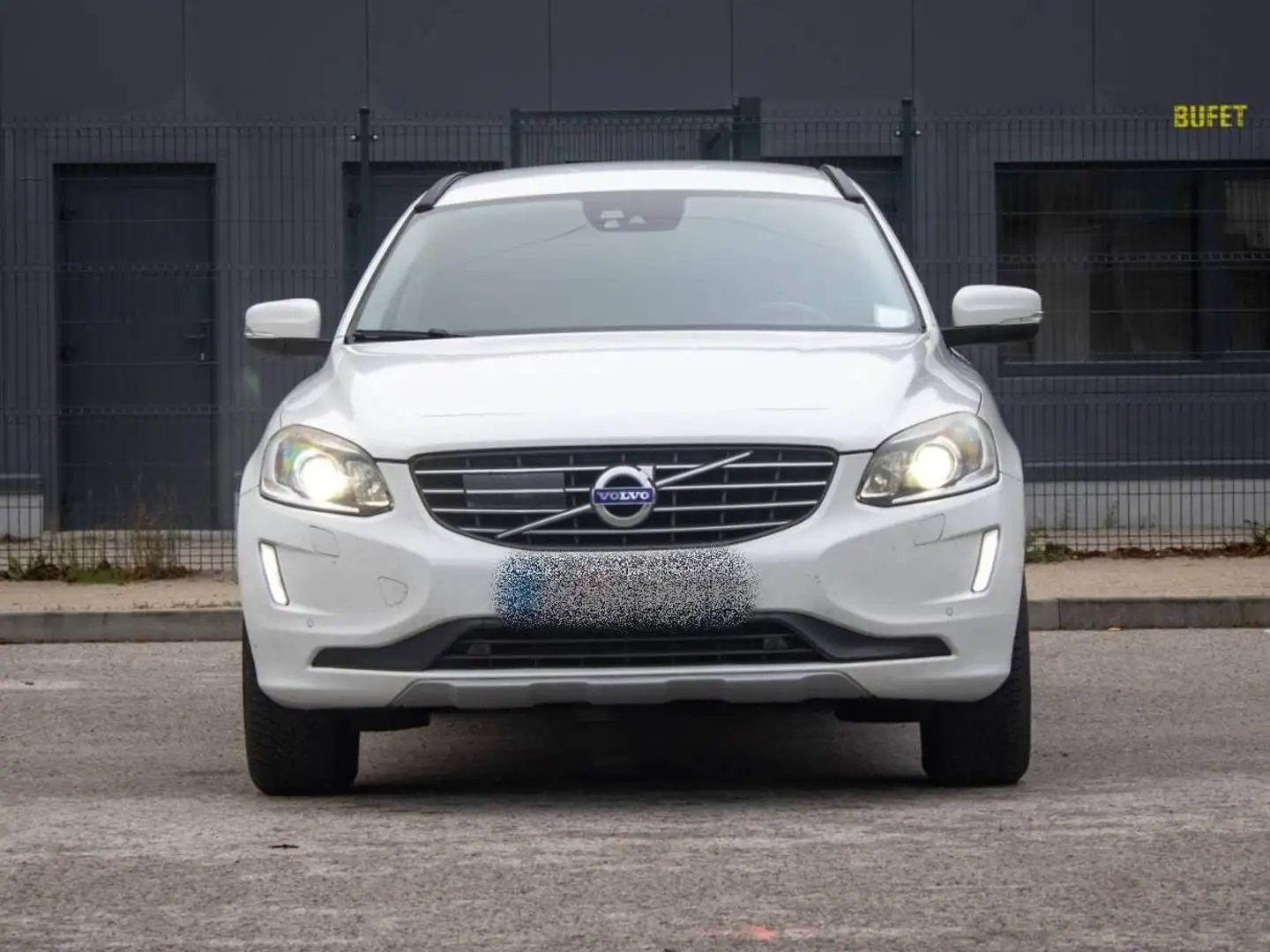 Volvo XC60 XC60 2.0D D4 AWD Momentum Weiß - 2