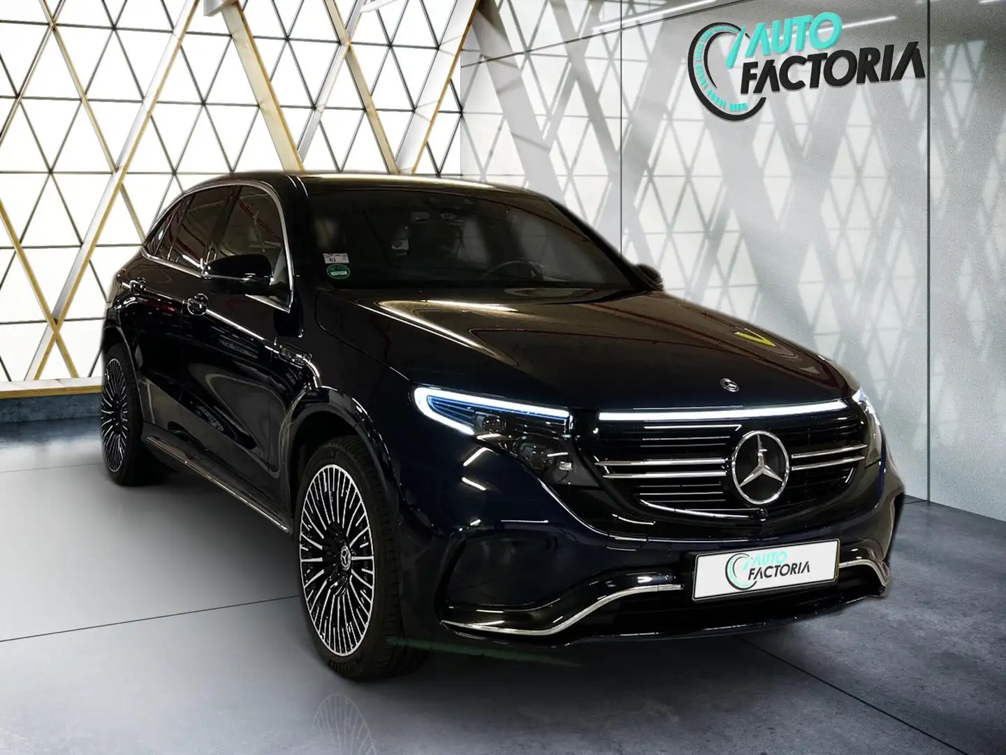 Mercedes-Benz EQC 400 -43% 4x4 197cv BVA AMG Line+T.PANO+GPS Fekete - 2