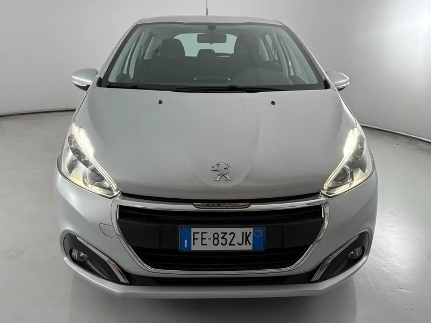 Peugeot 208 5 Porte 1.2 PureTech Active Grau - 2