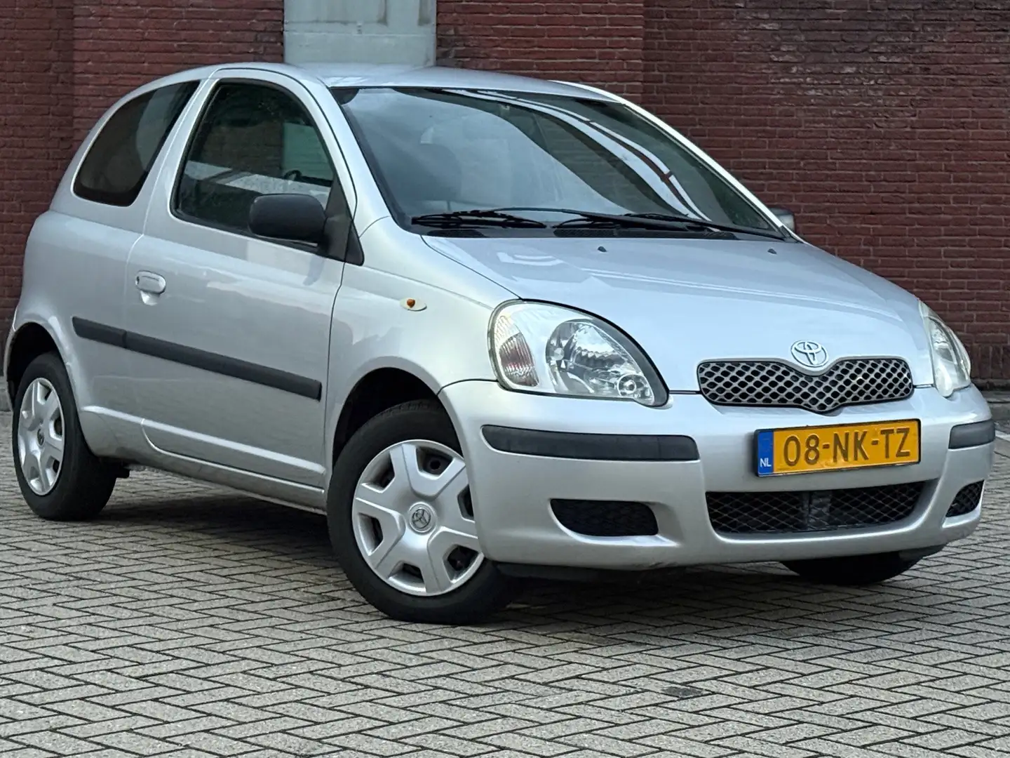 Toyota Yaris 1.3 VVT-i Terra|3DRS|1EIG|NAP| Grijs - 1